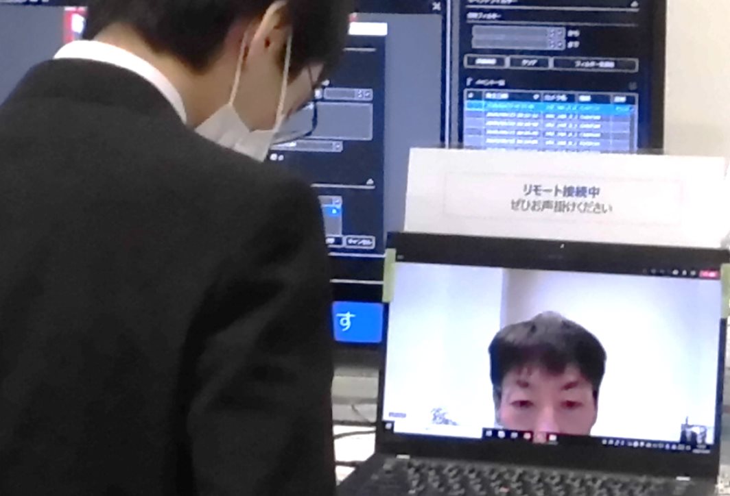 東京から大阪会場リモート商談