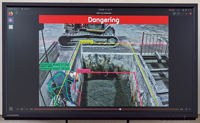 転落の可能性がある危険エリアに、作業者の身体の一部が進入するとアラートが出る。骨格をベースにした高精度なAI検知はADDSAFEの大きな強み。動画を保存して後から検証も可能